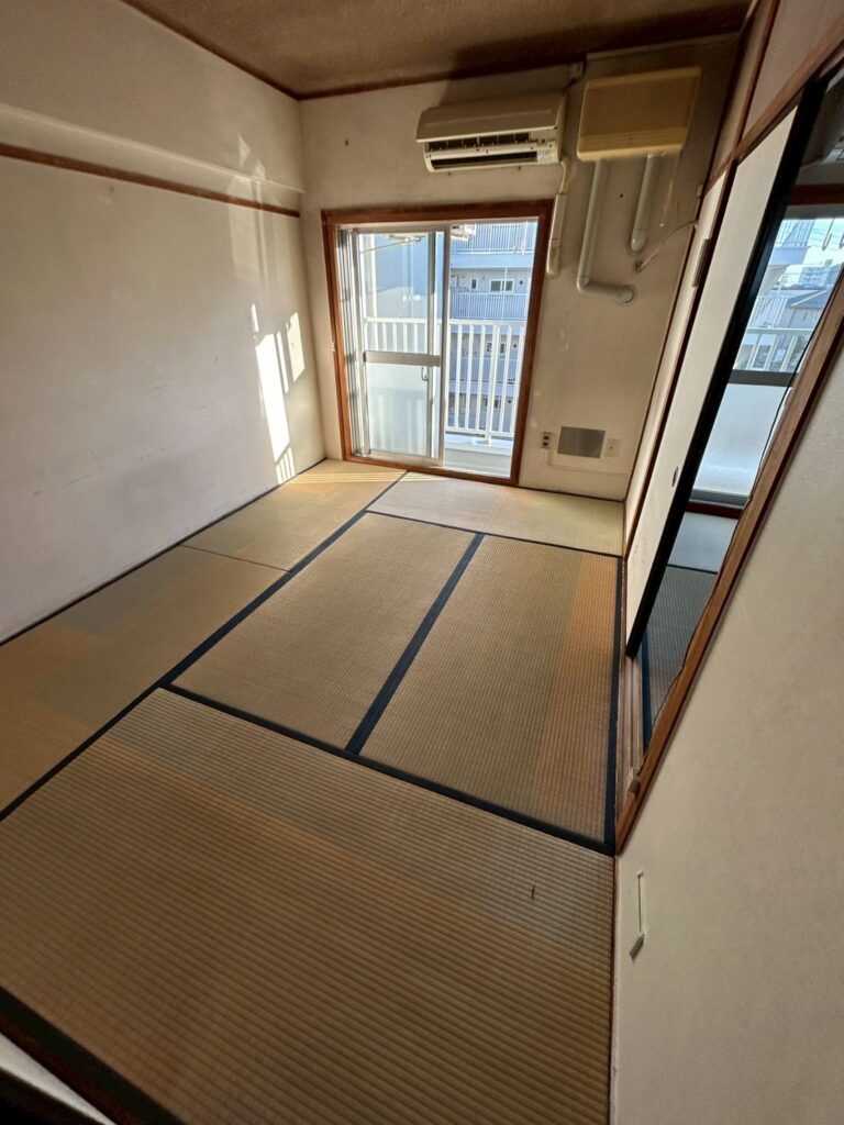 【各務原市】2DKの遺品整理を半日で完了｜3名・2t×2台・水回り清掃込み（198,000円）の施工事例写真