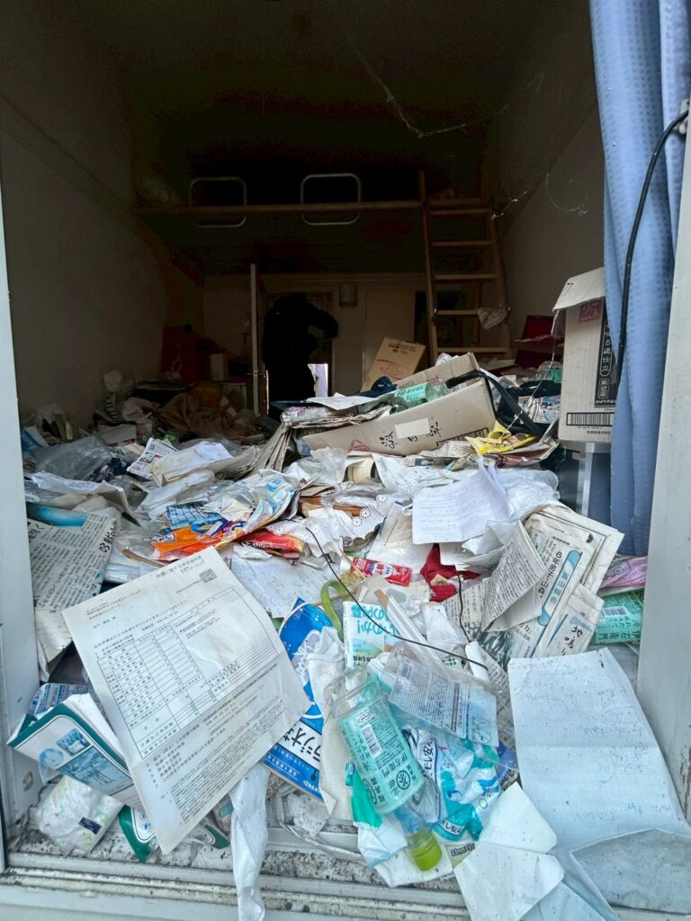 【高浜市】1Kアパートのゴミ屋敷|床が見えない状態から復旧の施工事例写真
