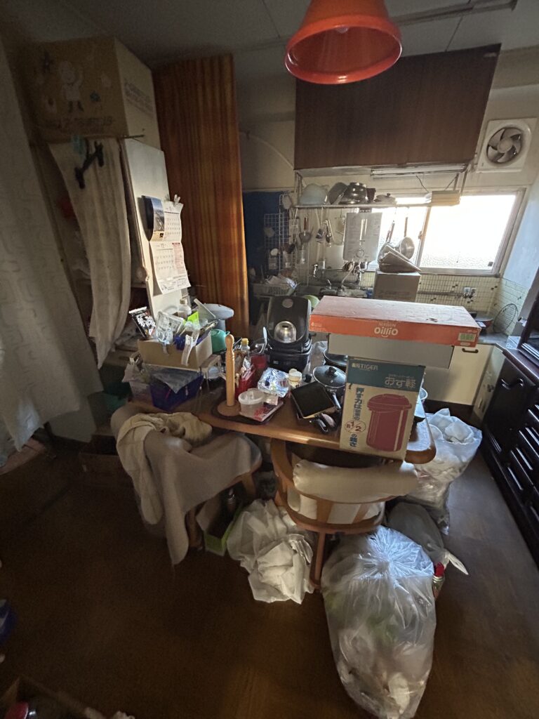岐阜市の片付け実績｜施設入居に伴う退去でマンション3LDKを全撤去（2日・2t6台）の施工事例写真