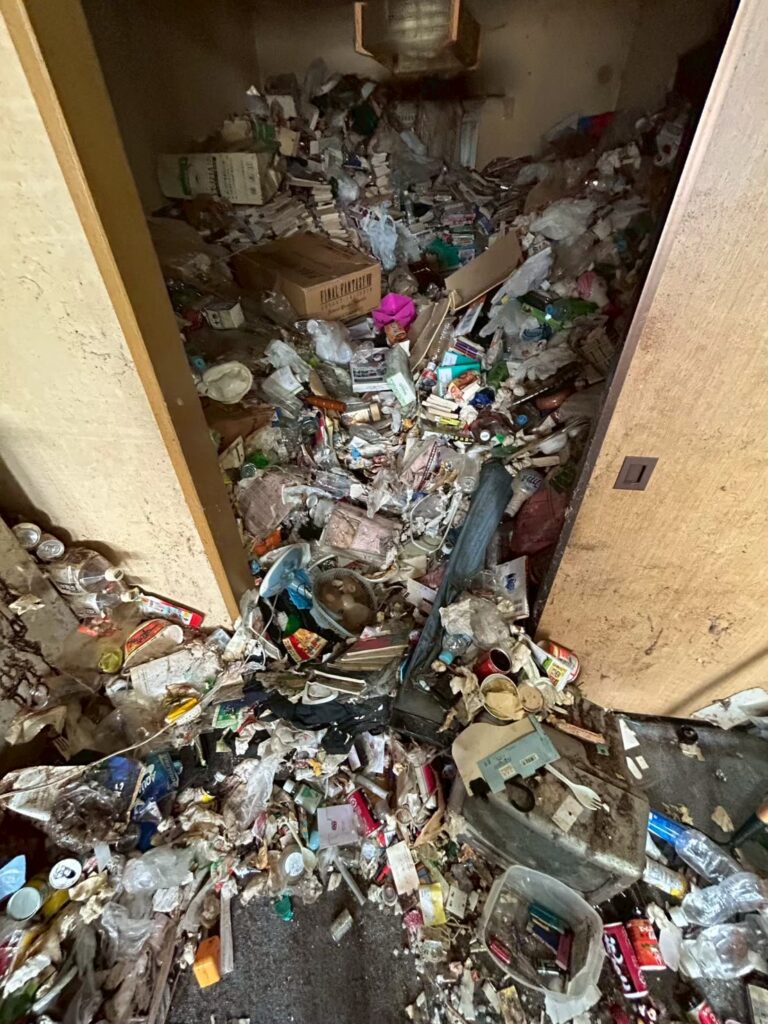 【養老町】3DKアパートのゴミ屋敷片付け｜退去期限に間に合わせた作業事例の施工事例写真