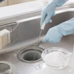排水管の詰まりをDIYで清掃する方法