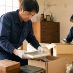 遺品整理代行のプロスタッフが丁寧に作業している様子
