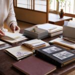 遺品整理・生前整理で手紙や書類を丁寧に分類・整理している場面