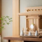 神棚の廃棄と更新のタイミングと方法を解説するイメージ画像