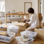 片付け・不用品整理でコンテナを活用する様子