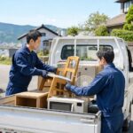 坂祝町 不用品回収 作業員がトラックに積み込み
