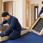 岐阜でソファを解体・搬出する不用品回収作業のイメージ