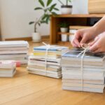 岐阜の家庭で本や雑誌を紐で束ねて整理・処分している様子