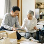 実家の汚部屋を子世代と一緒に片付けるイメージ