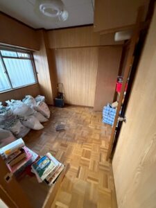 長久手市の売却前片付け・作業後・室内の床面