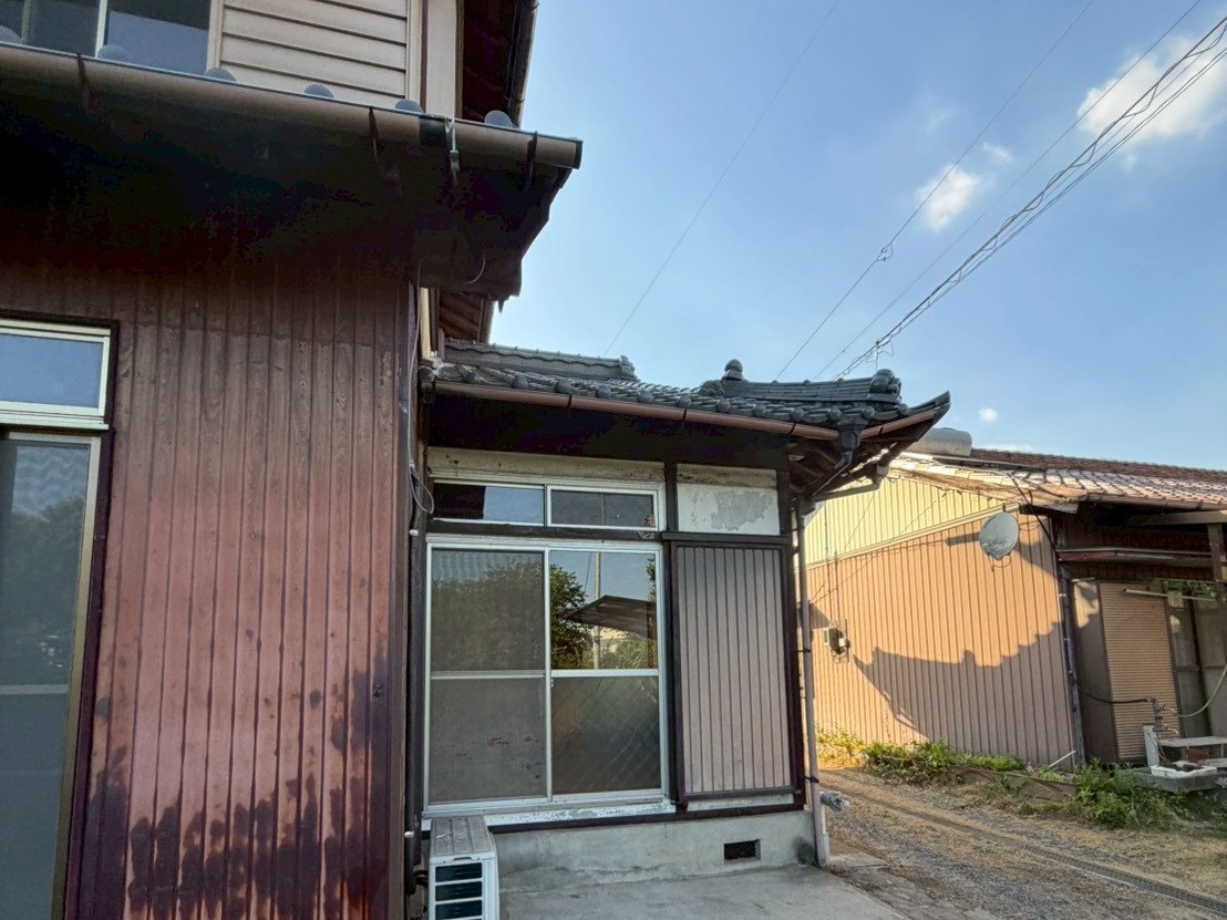 作業後:ひさし撤去後の建物外側