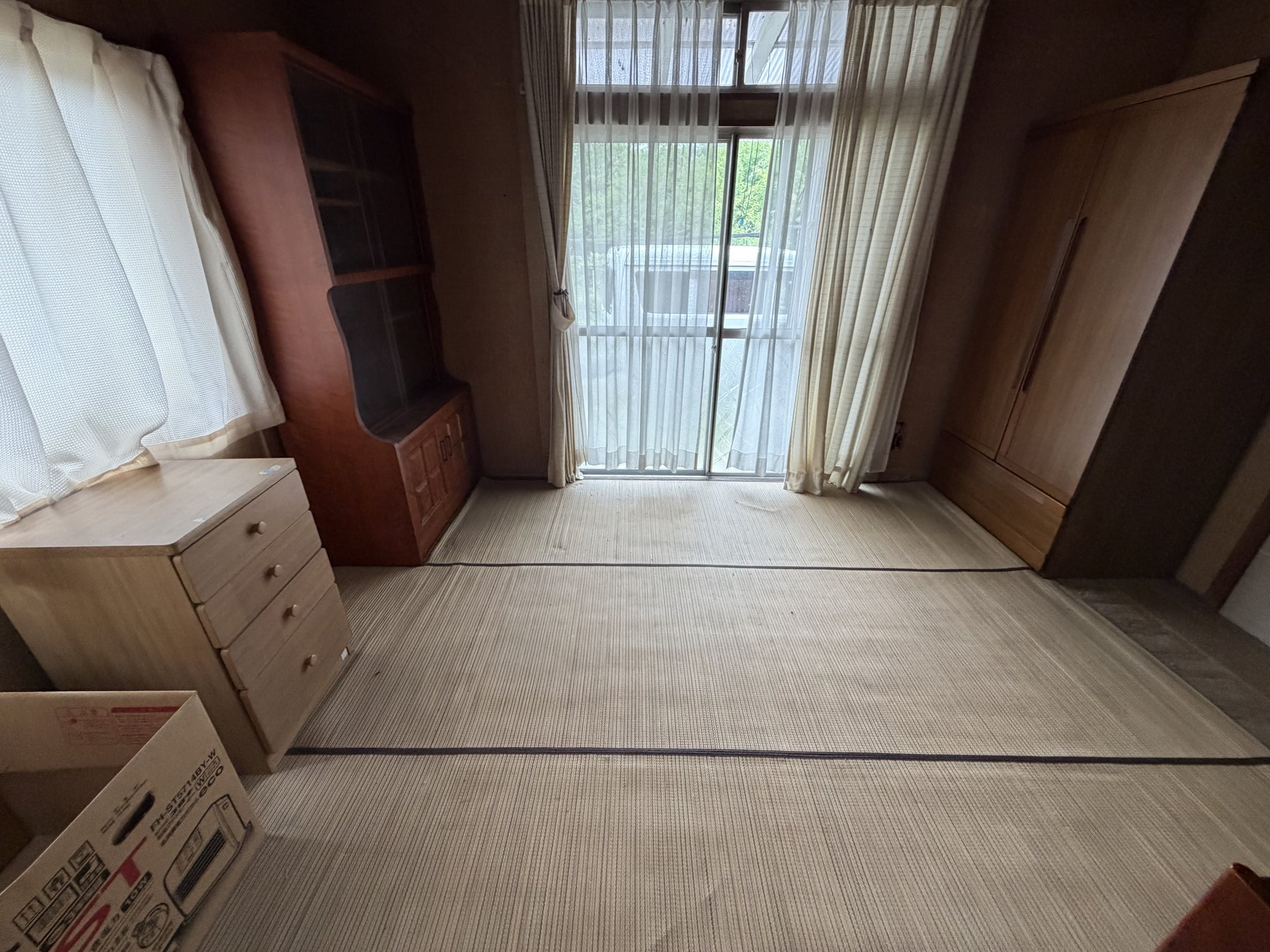 作業前:和室に残っていた家具・生活用品