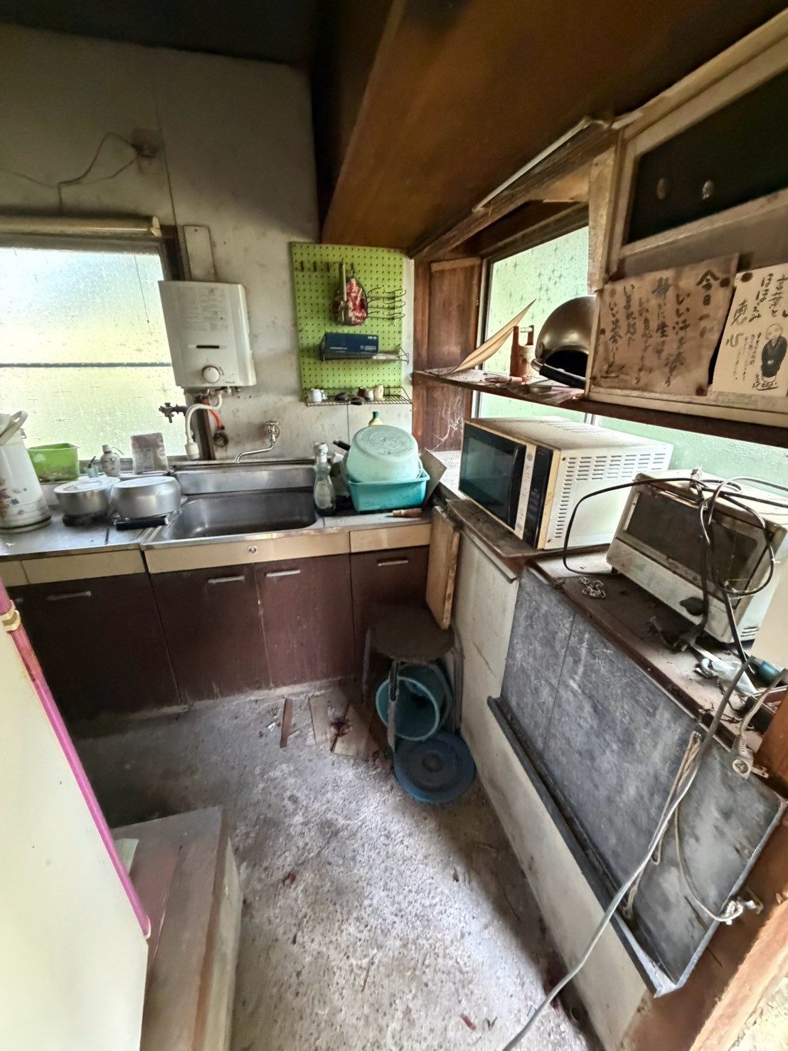 可児市矢戸の台所・家財整理前