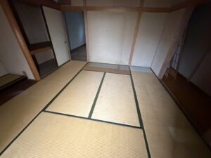 春日井市不二町の家財回収後の和室