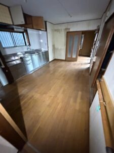 春日井市神明町 解体前片付け後のキッチン・ダイニング