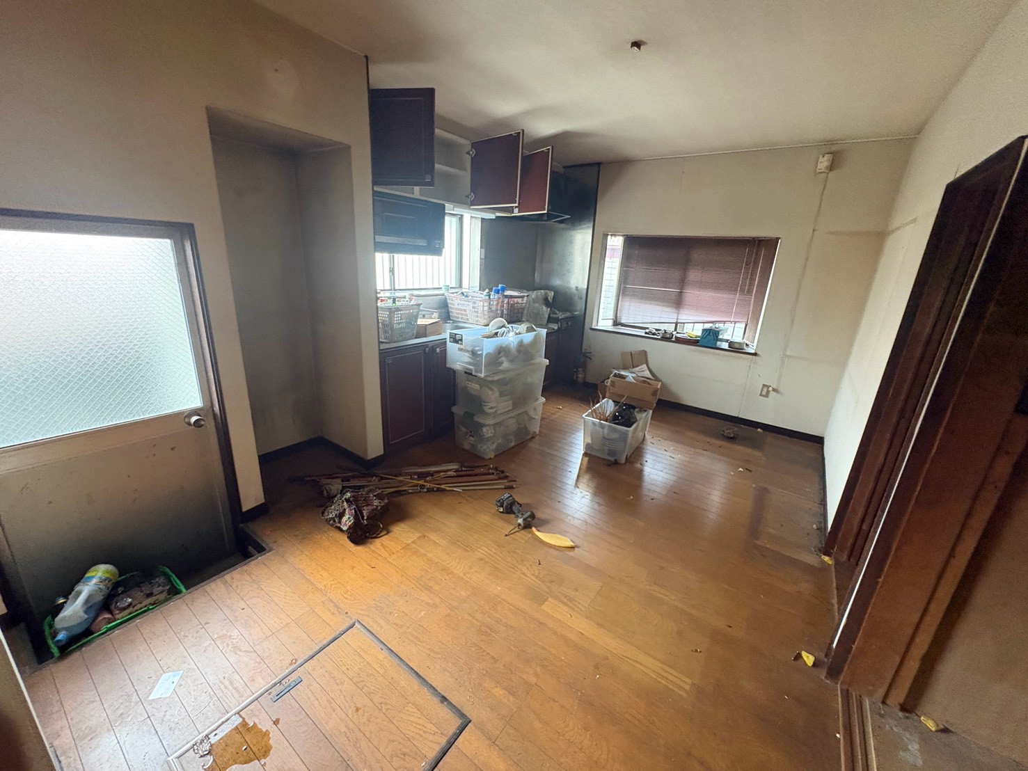 名古屋市中川区戸田 残置物撤去作業中のキッチン