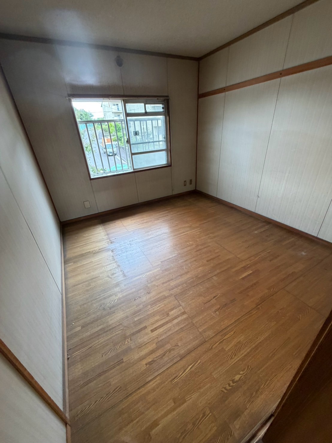 家財を搬出した作業後の室内