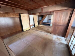 蒲郡市形原町・家具を回収した部屋の残置物撤去後