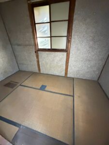 岩倉市下本町の民宿・収納ケース・タイヤが置かれていた和室の片付け後