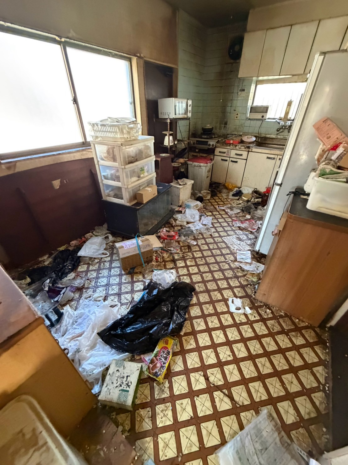 可児市桜ヶ丘・台所の不用品の一部撤去前