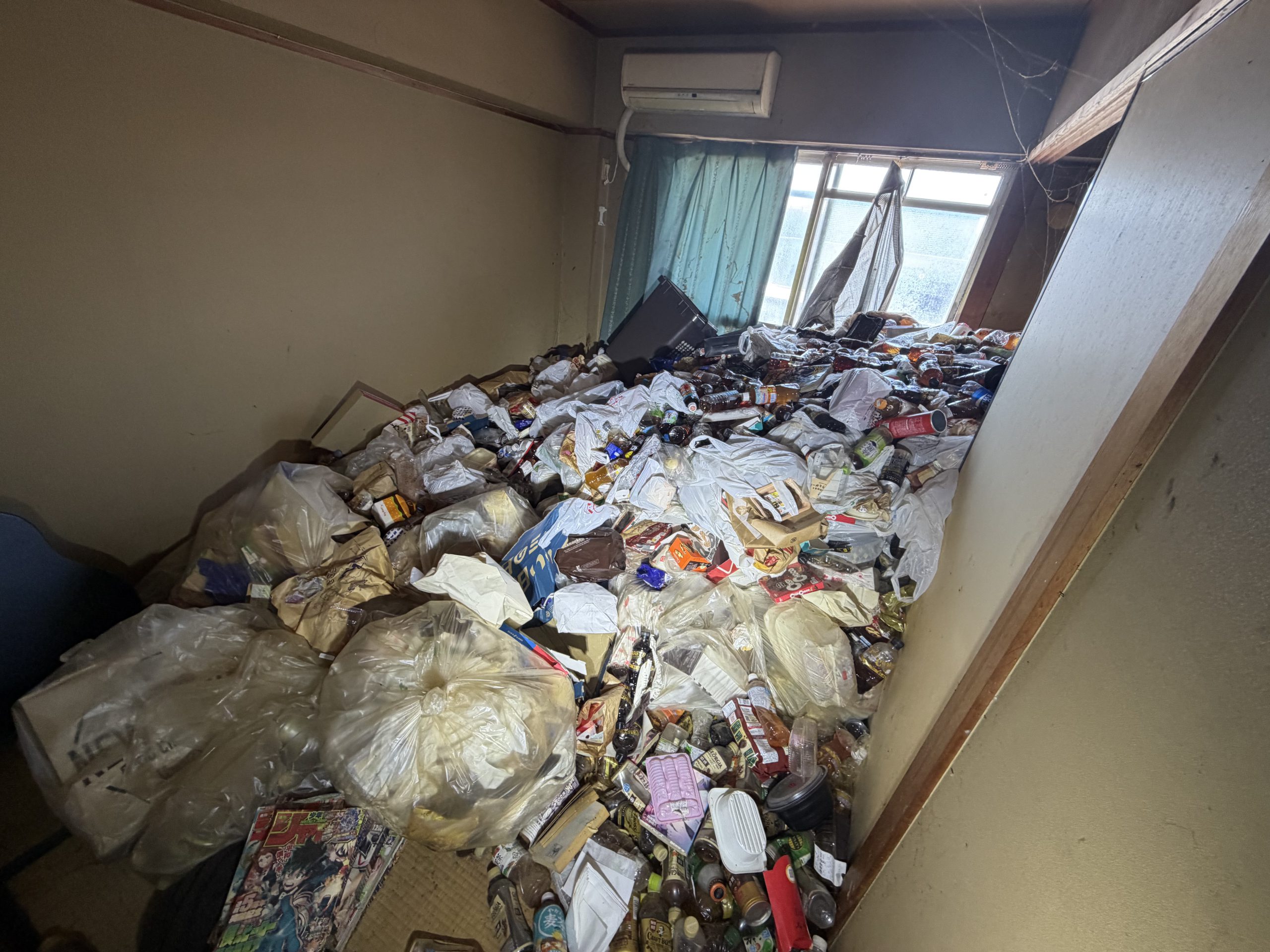大垣市林町・和室のゴミ回収前